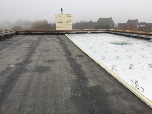 plat dak isolatie op dampscherm roofing